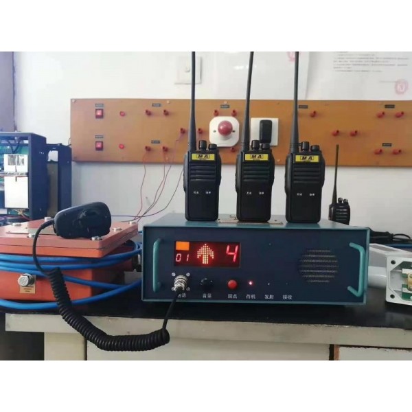 通讯信号基地台配合矿用手持机、稳压电源、中继放大器使用。