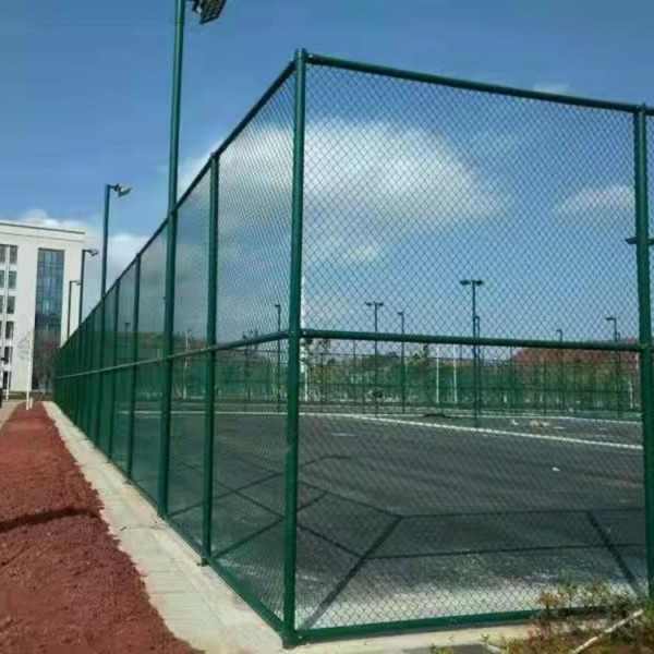 学校操场笼式足球篮球场场围栏网 运动场勾花护栏网